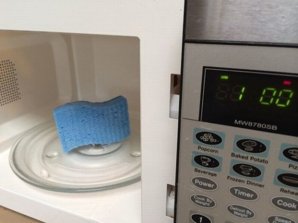 Почему нельзя мыть микроволновую печь чем попало